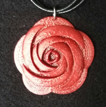 pendentif rose rouge